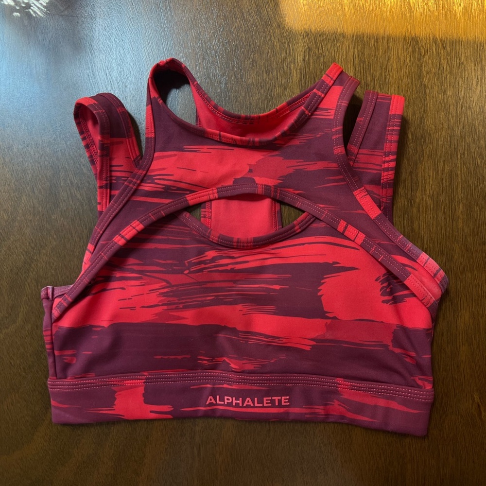 Alphalete Sports Bra — XS red camo